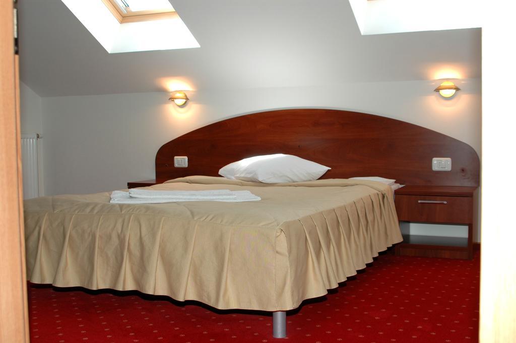 Hotel Iris Arad Room photo