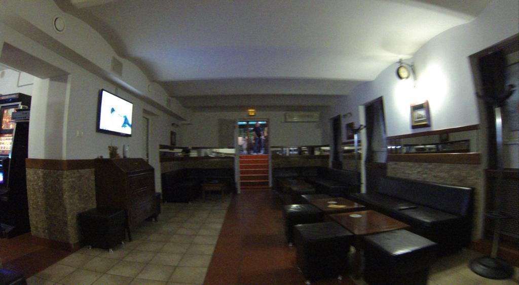 Hotel Iris Arad Exterior photo