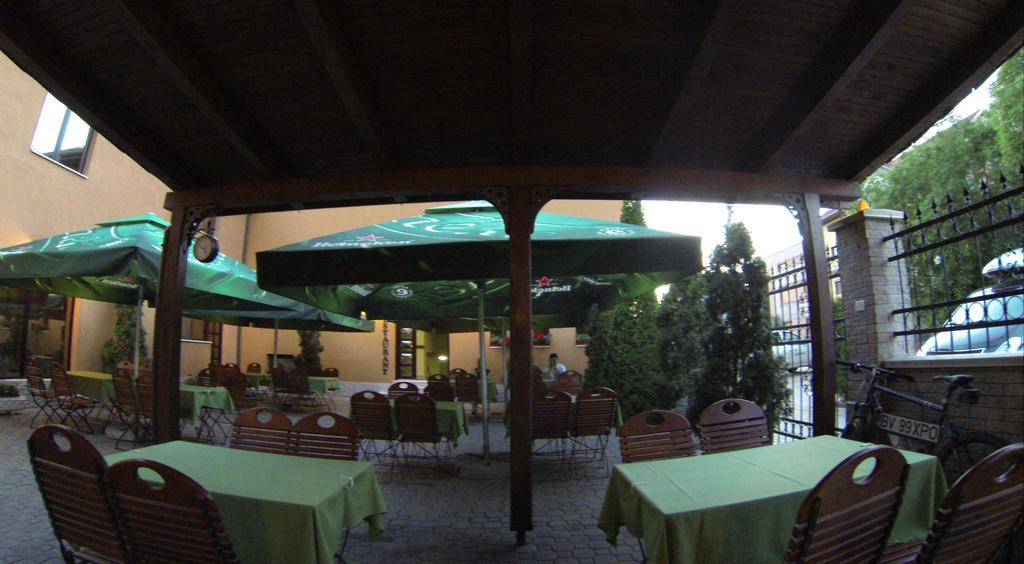 Hotel Iris Arad Exterior photo