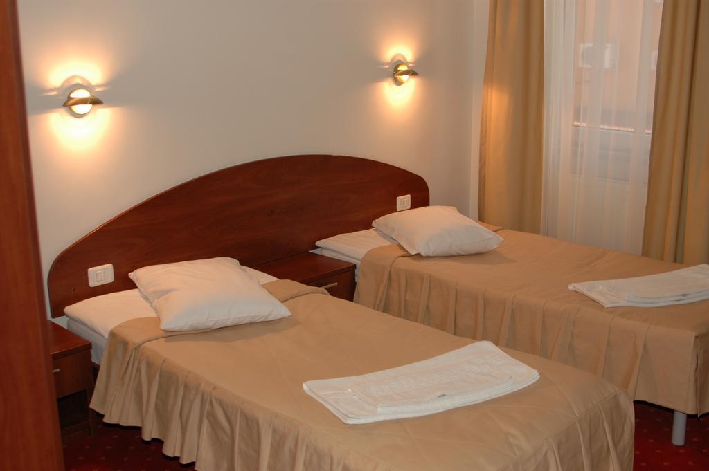 Hotel Iris Arad Room photo