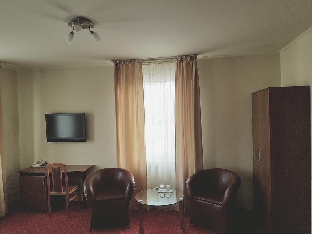 Hotel Iris Arad Exterior photo
